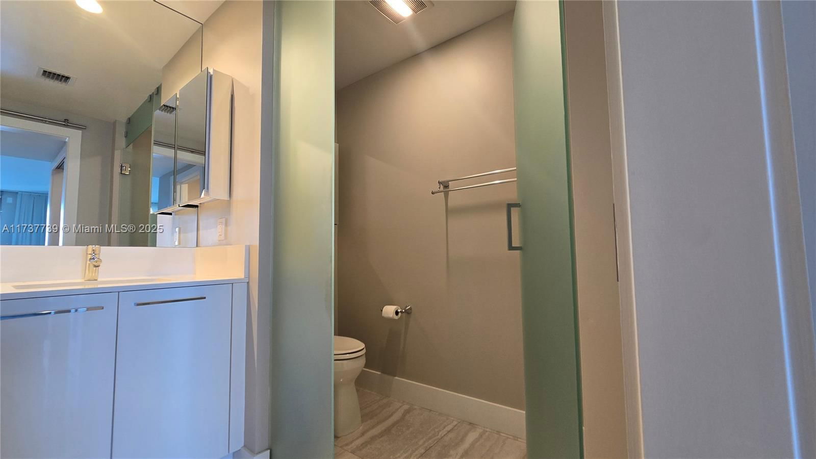 Real estate property located at 100 Las Olas Blvd #2202, Broward, 100 Las Olas Condo, Fort Lauderdale, FL