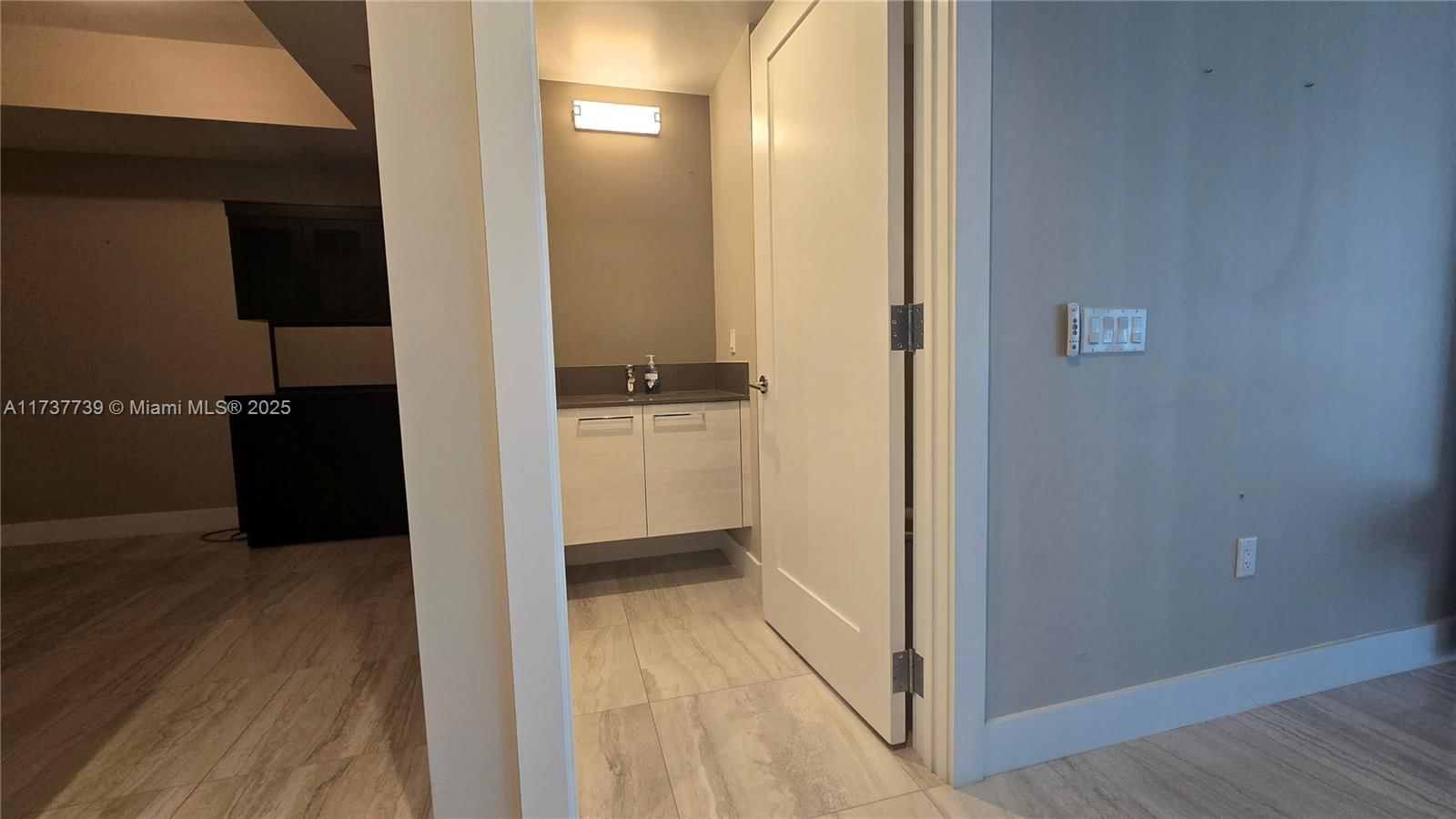 Real estate property located at 100 Las Olas Blvd #2202, Broward, 100 Las Olas Condo, Fort Lauderdale, FL