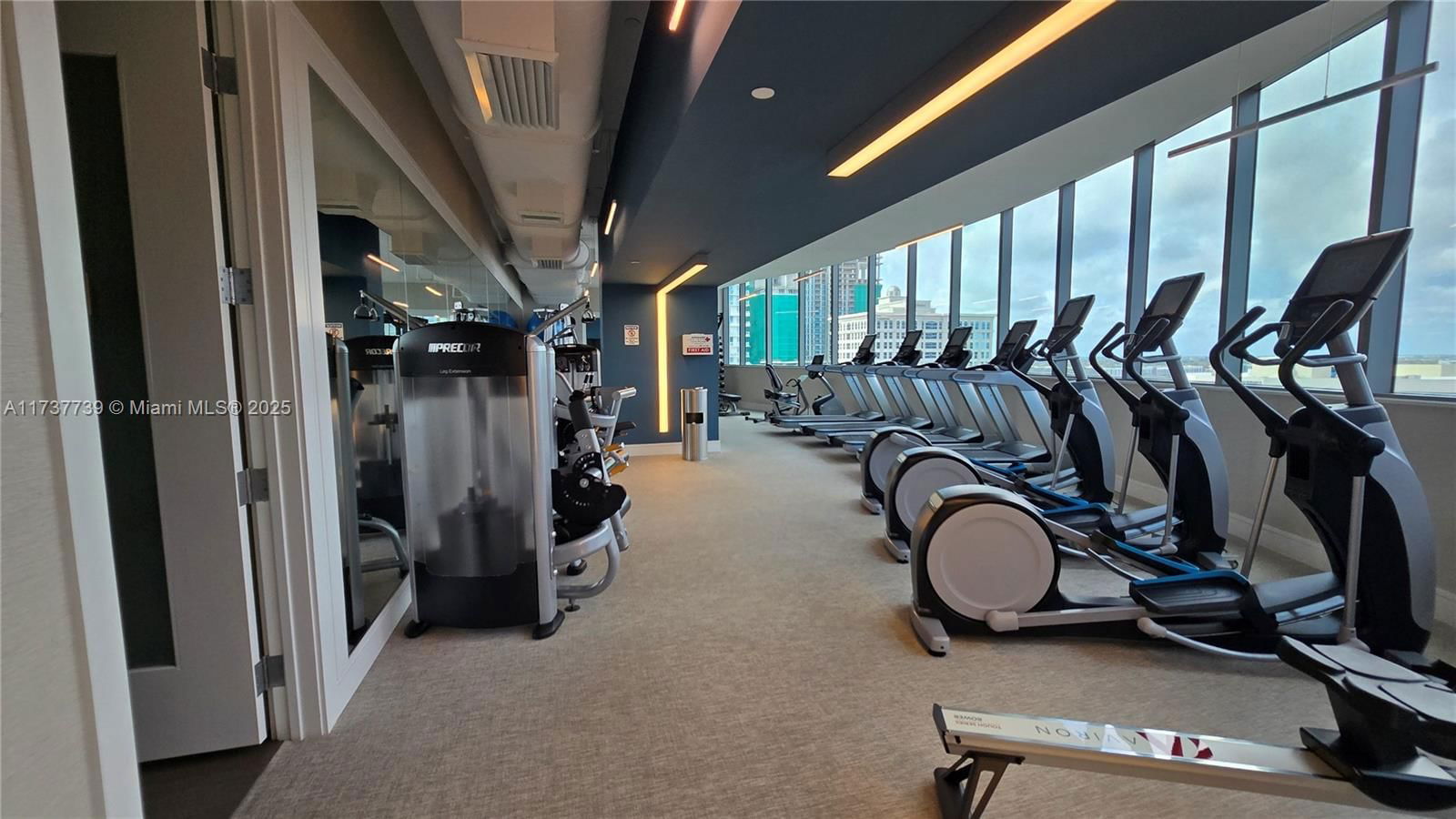 Real estate property located at 100 Las Olas Blvd #2202, Broward, 100 Las Olas Condo, Fort Lauderdale, FL