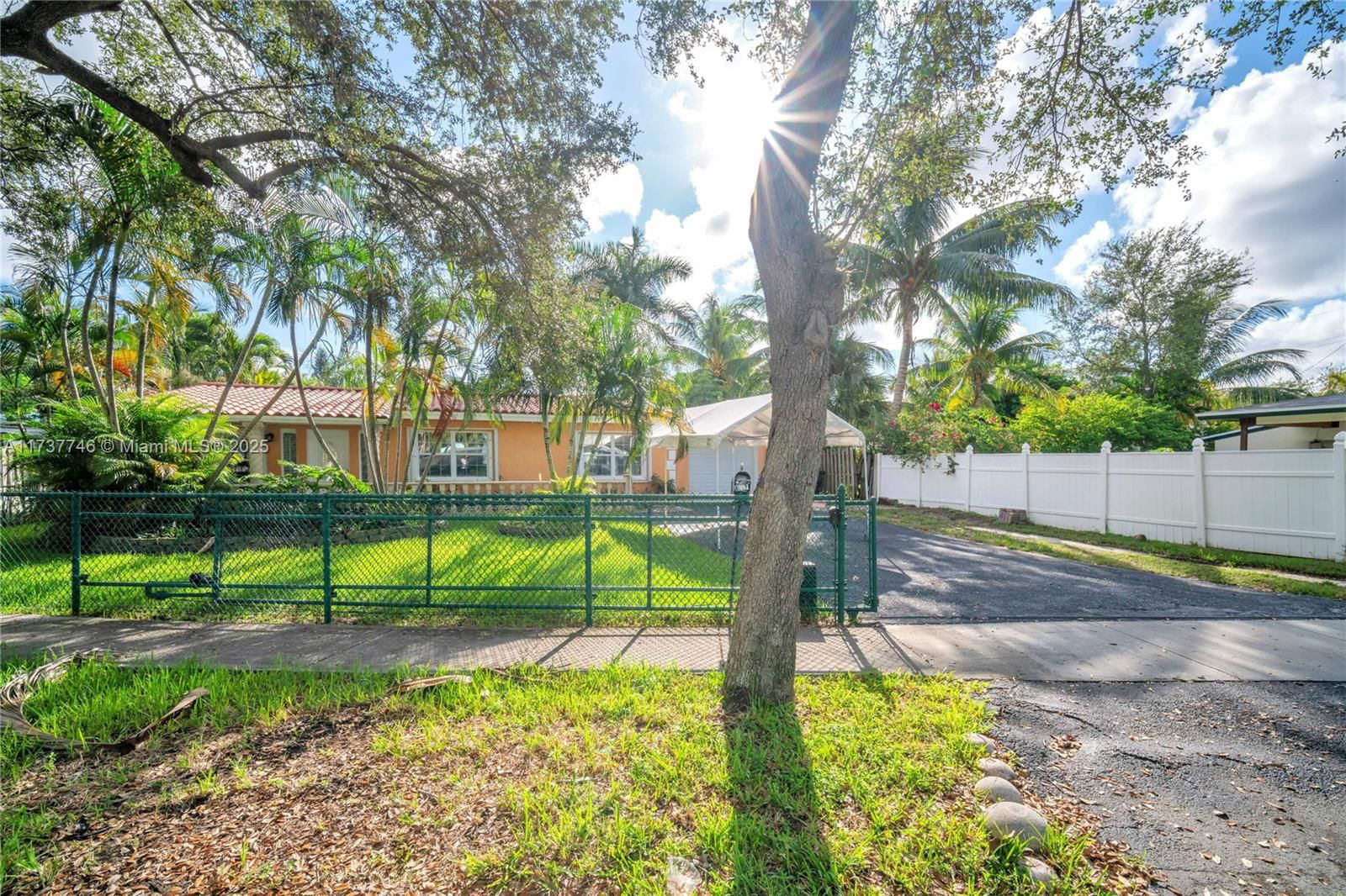 Real estate property located at 1915 28th Ave, Broward, Look Homesites No 3, Hollywood, FL