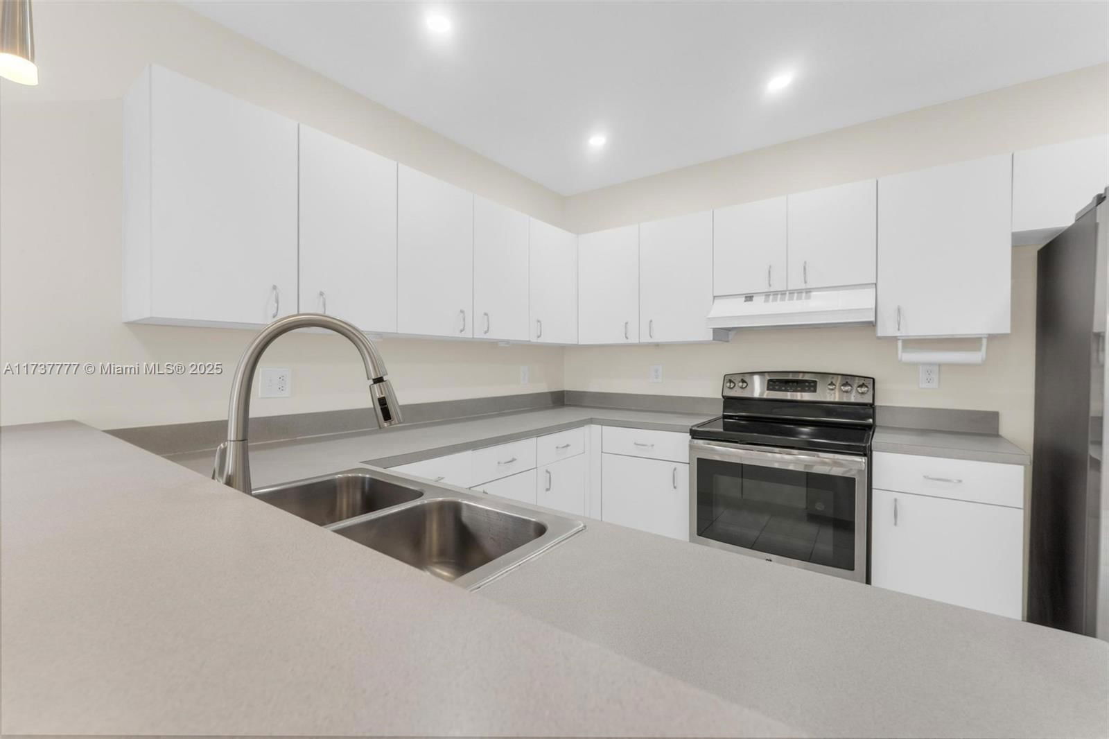 Real estate property located at 5331 189th St, Miami-dade, Monterrey 2nd Addn, Miami Gardens, FL