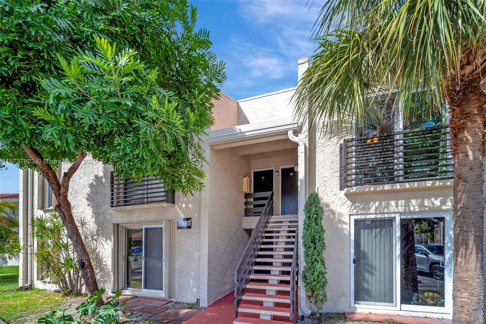 Real estate property located at 5350 6th Ave D11, Broward, Embarcadero Condo, Oakland Park, FL