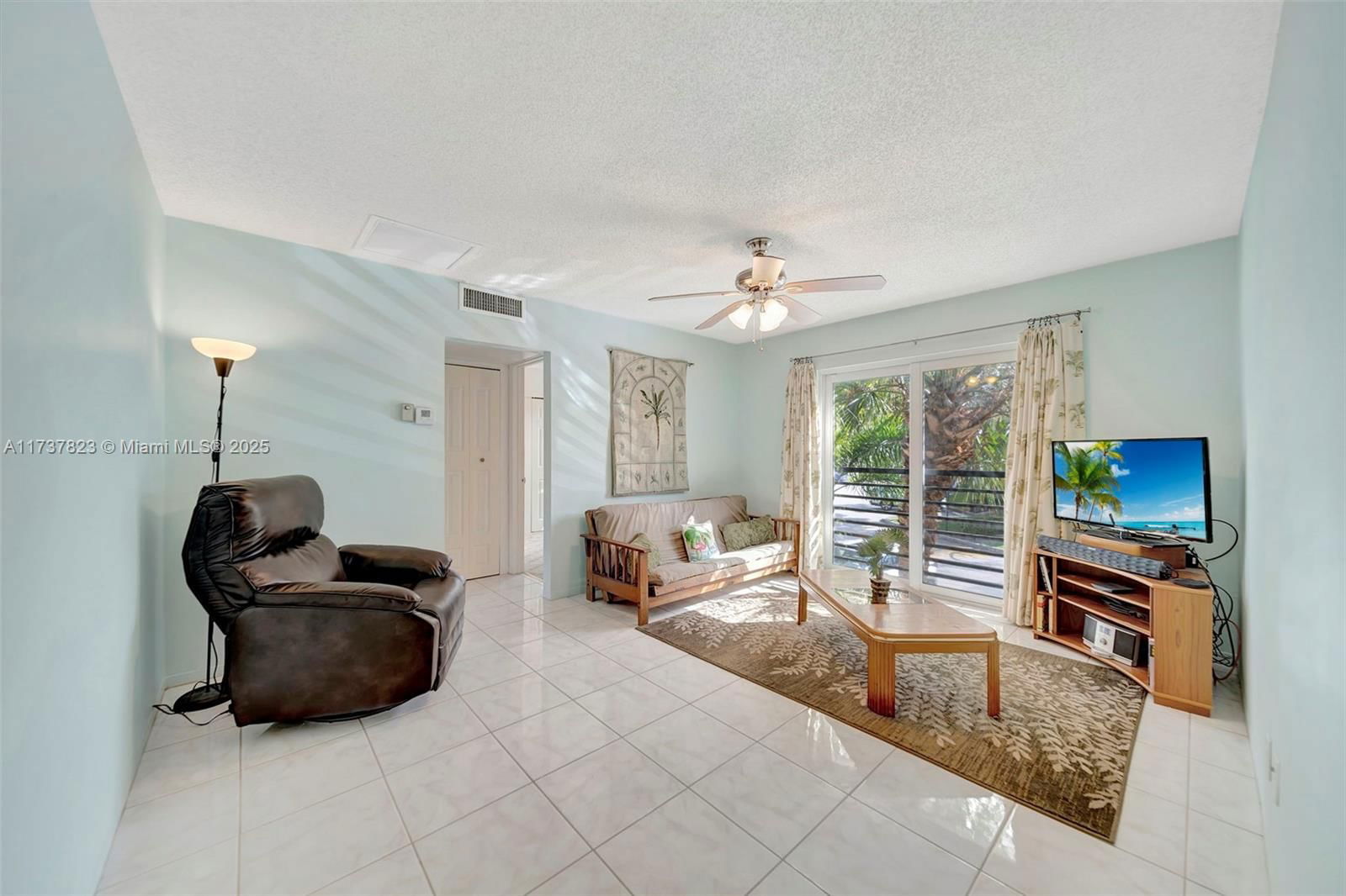 Real estate property located at 5350 6th Ave D11, Broward, Embarcadero Condo, Oakland Park, FL
