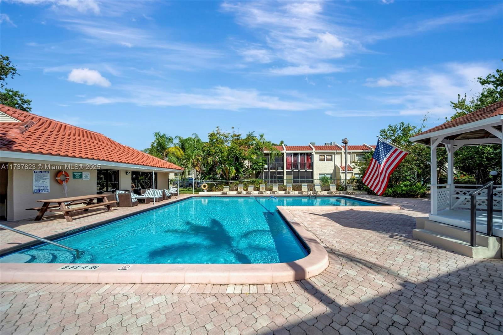 Real estate property located at 5350 6th Ave D11, Broward, Embarcadero Condo, Oakland Park, FL