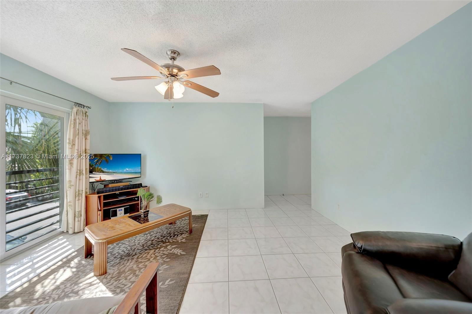 Real estate property located at 5350 6th Ave D11, Broward, Embarcadero Condo, Oakland Park, FL