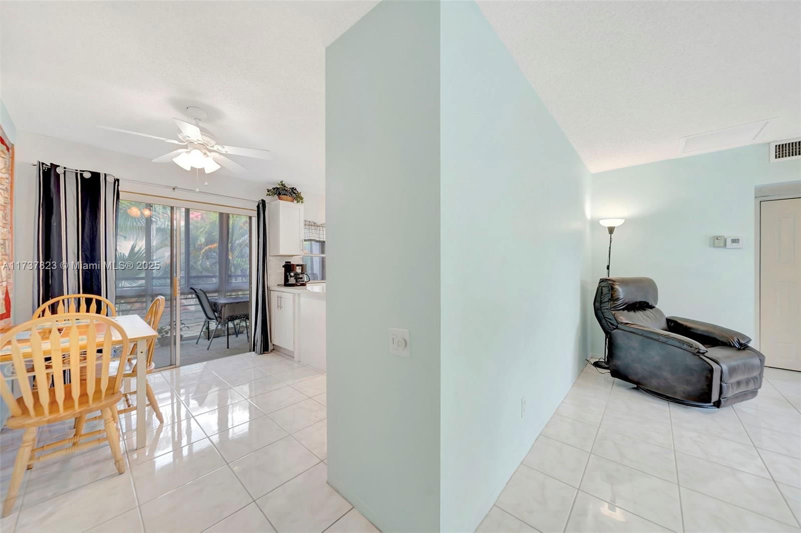 Real estate property located at 5350 6th Ave D11, Broward, Embarcadero Condo, Oakland Park, FL