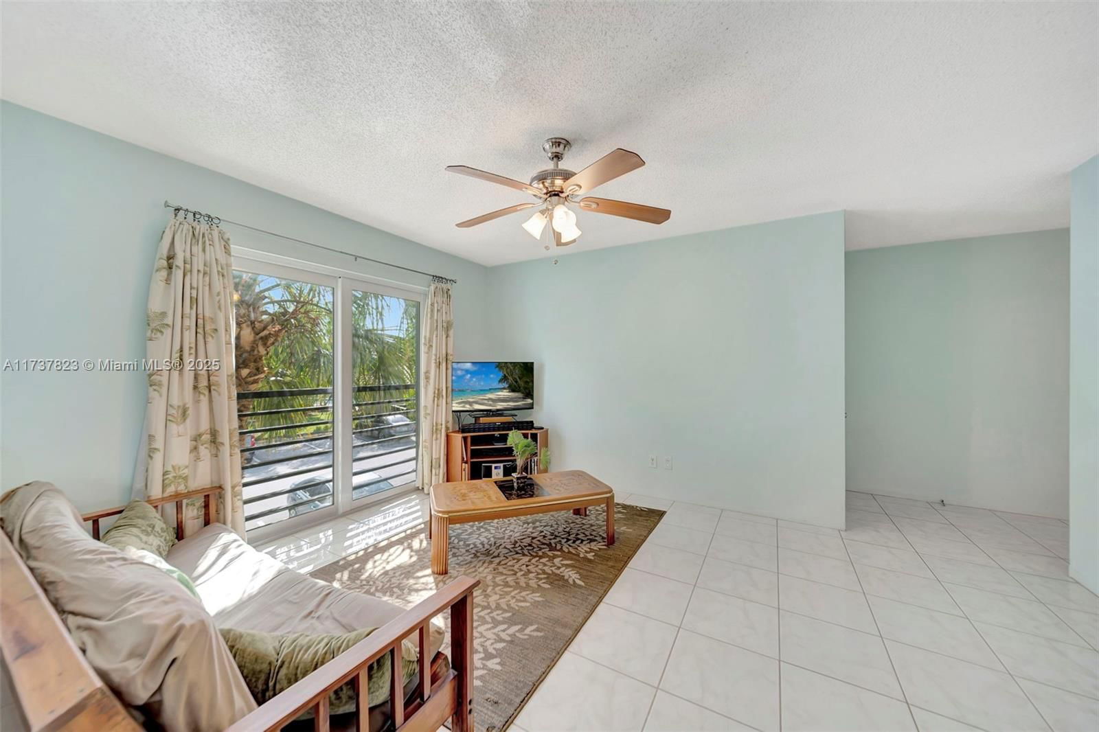 Real estate property located at 5350 6th Ave D11, Broward, Embarcadero Condo, Oakland Park, FL