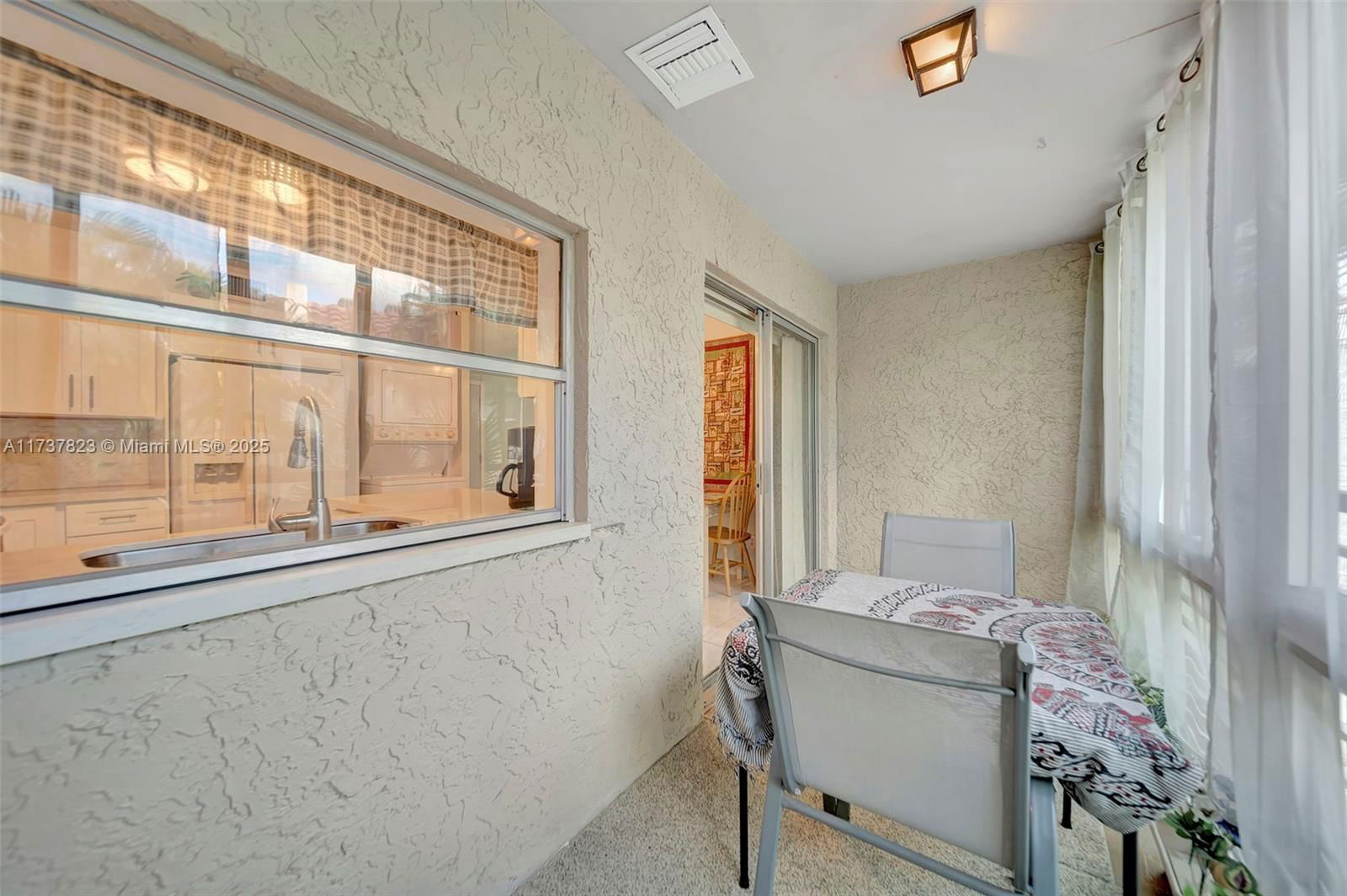 Real estate property located at 5350 6th Ave D11, Broward, Embarcadero Condo, Oakland Park, FL
