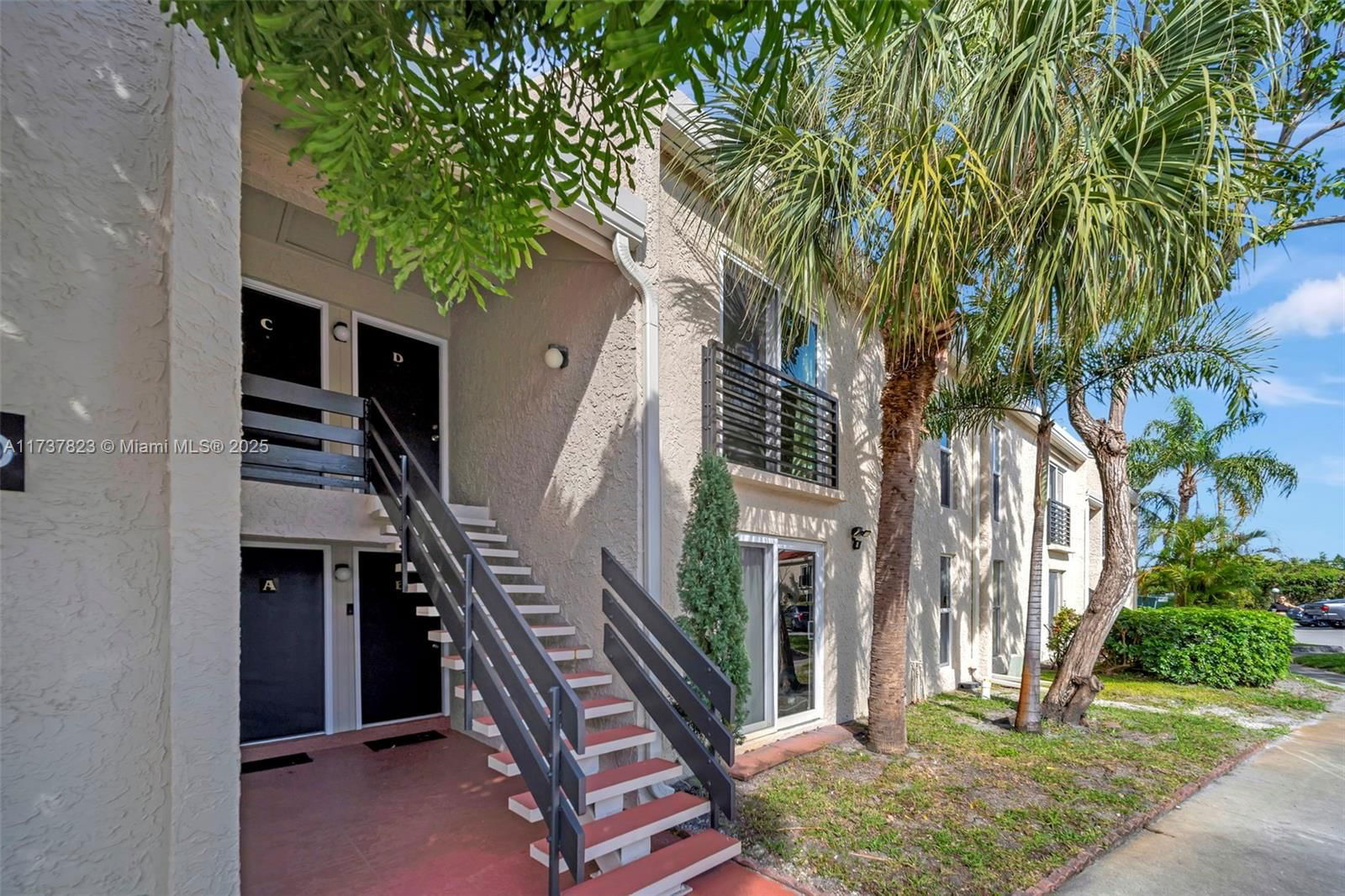 Real estate property located at 5350 6th Ave D11, Broward, Embarcadero Condo, Oakland Park, FL