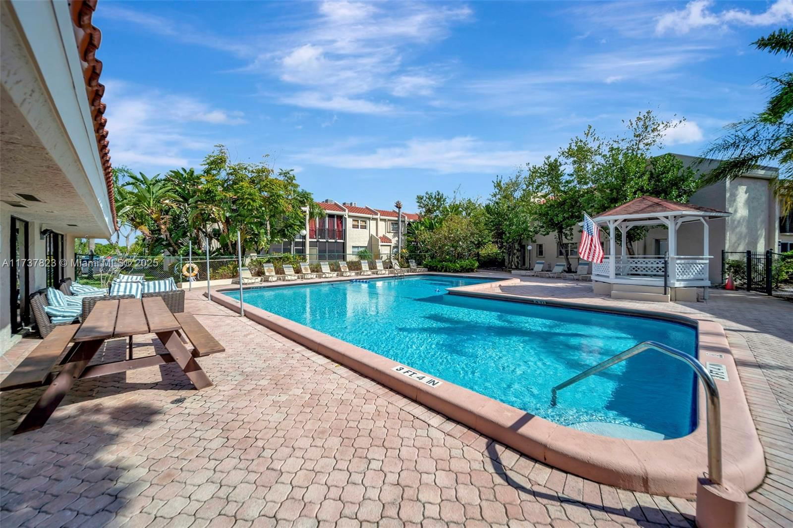 Real estate property located at 5350 6th Ave D11, Broward, Embarcadero Condo, Oakland Park, FL