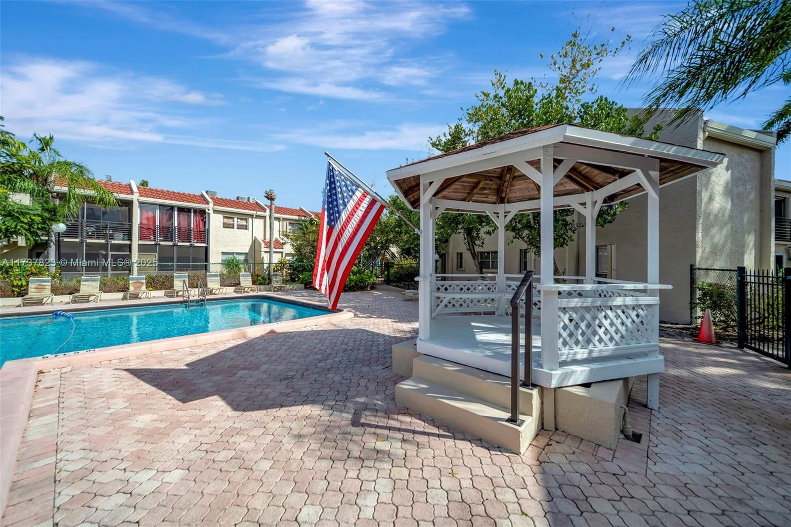 Real estate property located at 5350 6th Ave D11, Broward, Embarcadero Condo, Oakland Park, FL