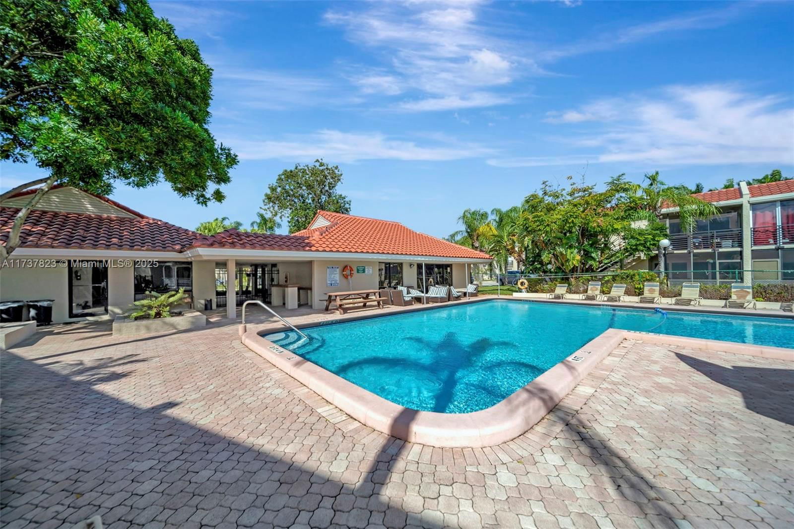 Real estate property located at 5350 6th Ave D11, Broward, Embarcadero Condo, Oakland Park, FL