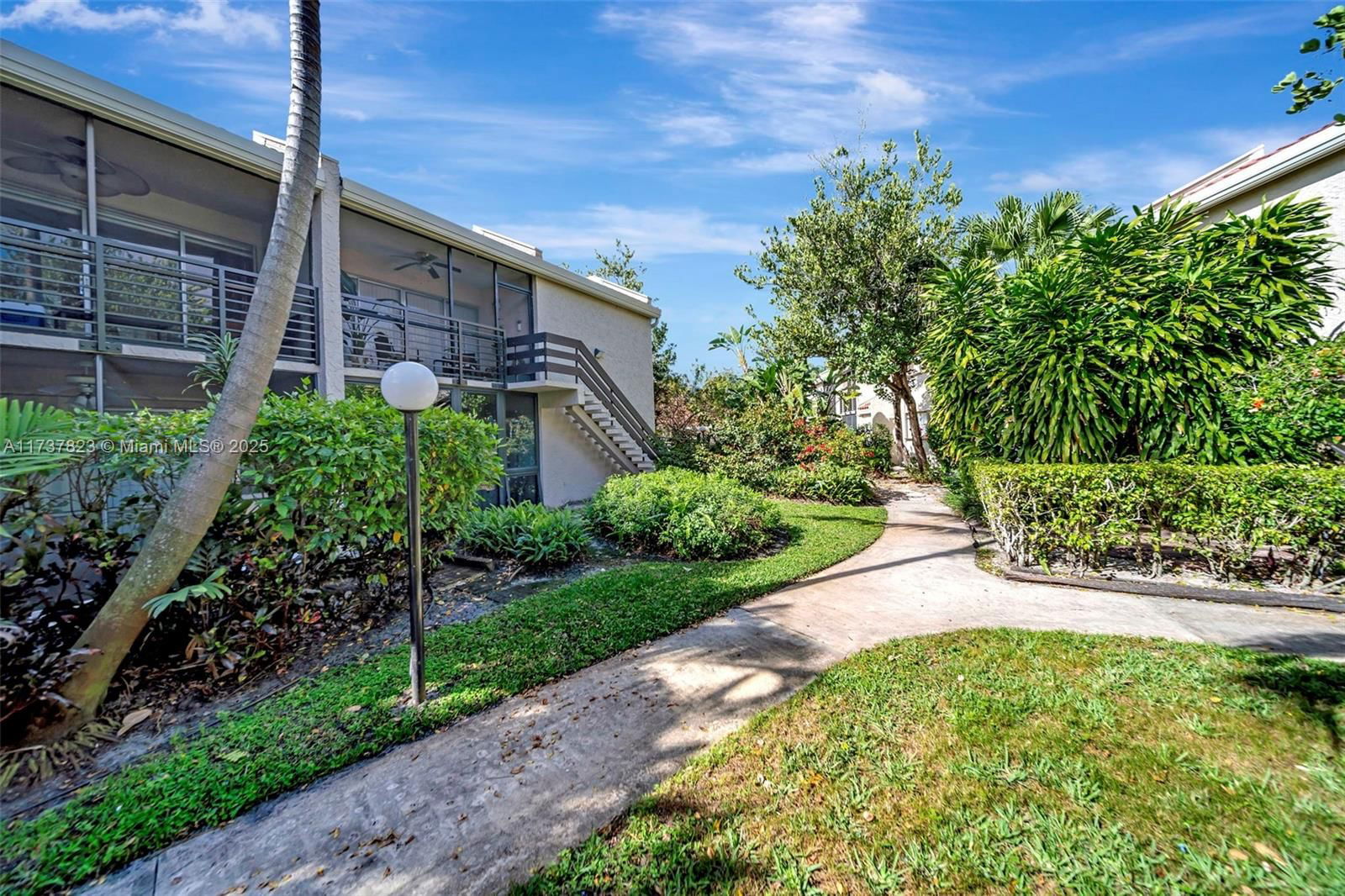 Real estate property located at 5350 6th Ave D11, Broward, Embarcadero Condo, Oakland Park, FL