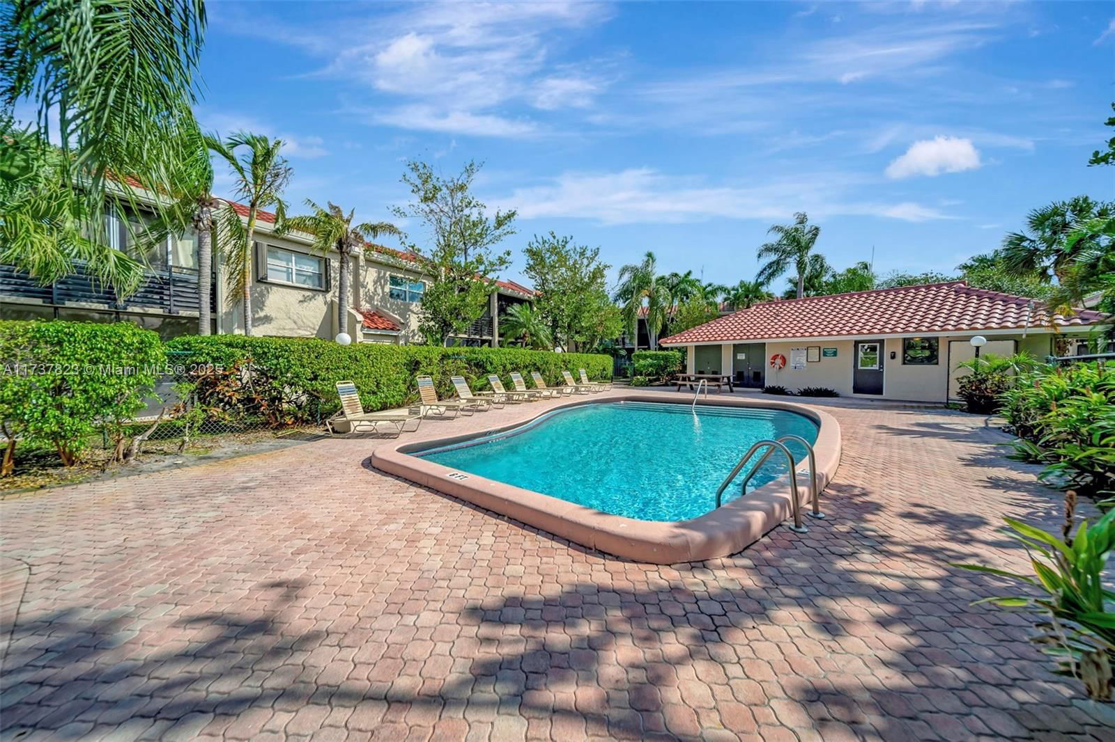 Real estate property located at 5350 6th Ave D11, Broward, Embarcadero Condo, Oakland Park, FL