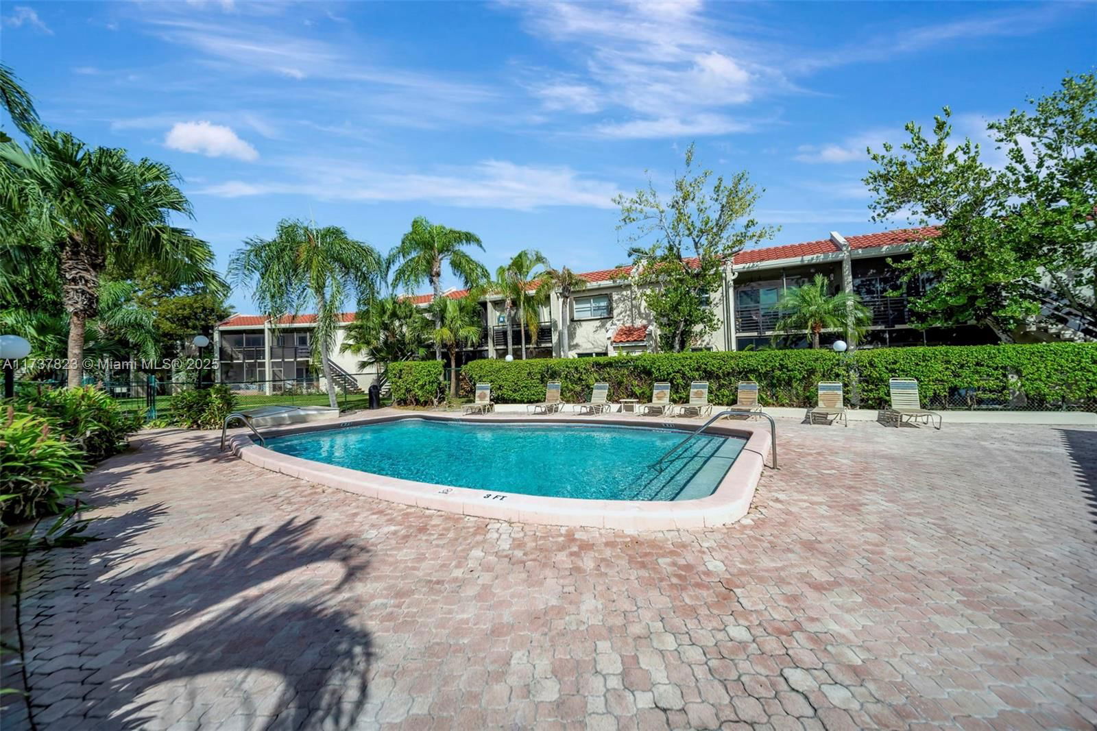 Real estate property located at 5350 6th Ave D11, Broward, Embarcadero Condo, Oakland Park, FL