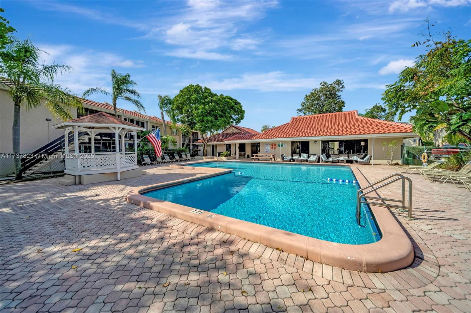 Real estate property located at 5350 6th Ave D11, Broward, Embarcadero Condo, Oakland Park, FL