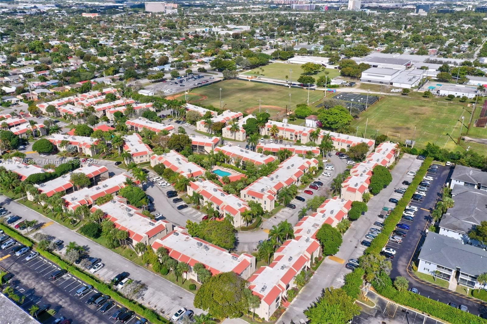 Real estate property located at 5350 6th Ave D11, Broward, Embarcadero Condo, Oakland Park, FL