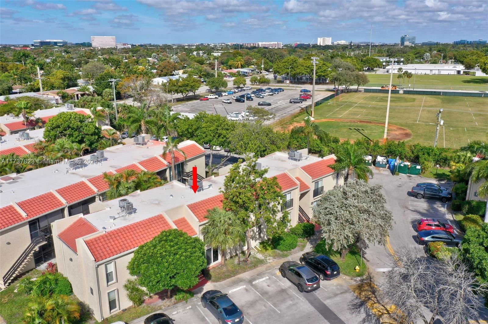 Real estate property located at 5350 6th Ave D11, Broward, Embarcadero Condo, Oakland Park, FL