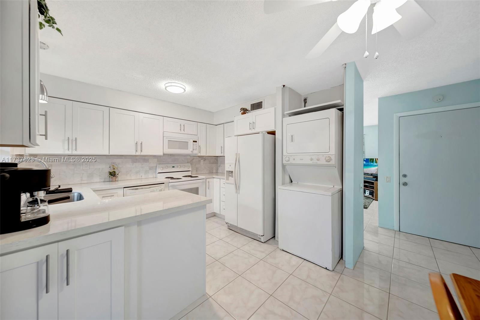 Real estate property located at 5350 6th Ave D11, Broward, Embarcadero Condo, Oakland Park, FL