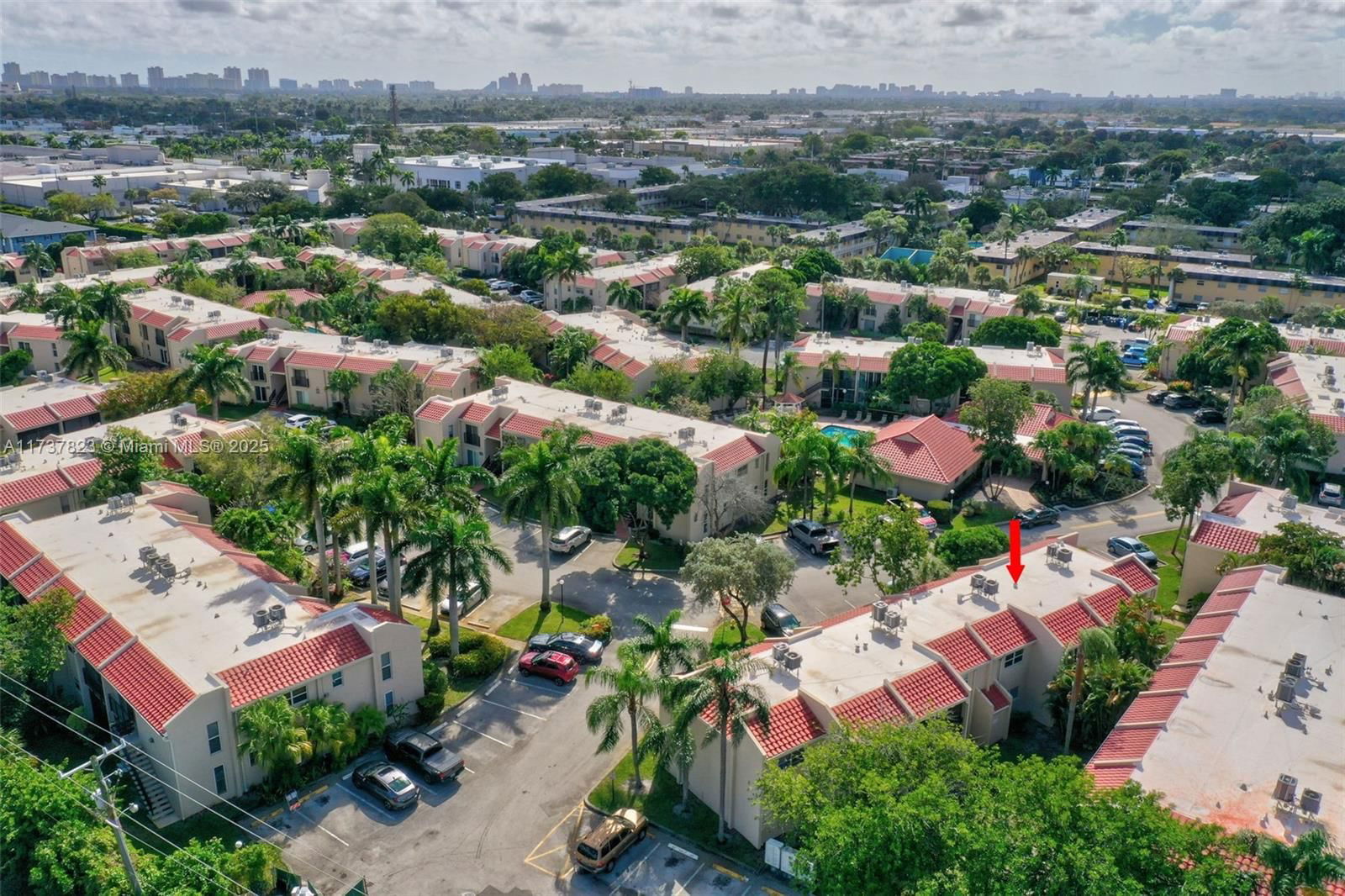 Real estate property located at 5350 6th Ave D11, Broward, Embarcadero Condo, Oakland Park, FL
