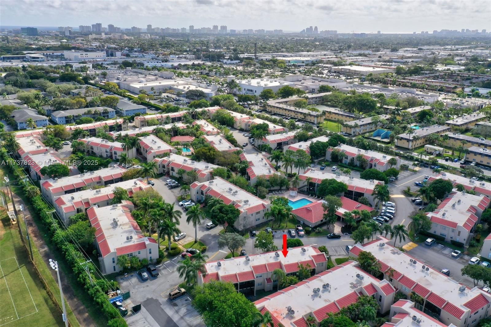 Real estate property located at 5350 6th Ave D11, Broward, Embarcadero Condo, Oakland Park, FL