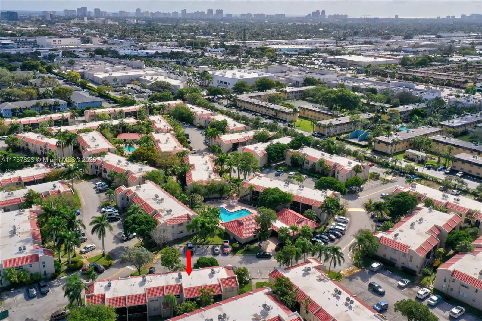 Real estate property located at 5350 6th Ave D11, Broward, Embarcadero Condo, Oakland Park, FL