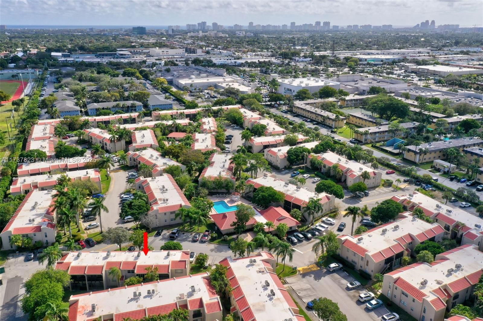Real estate property located at 5350 6th Ave D11, Broward, Embarcadero Condo, Oakland Park, FL