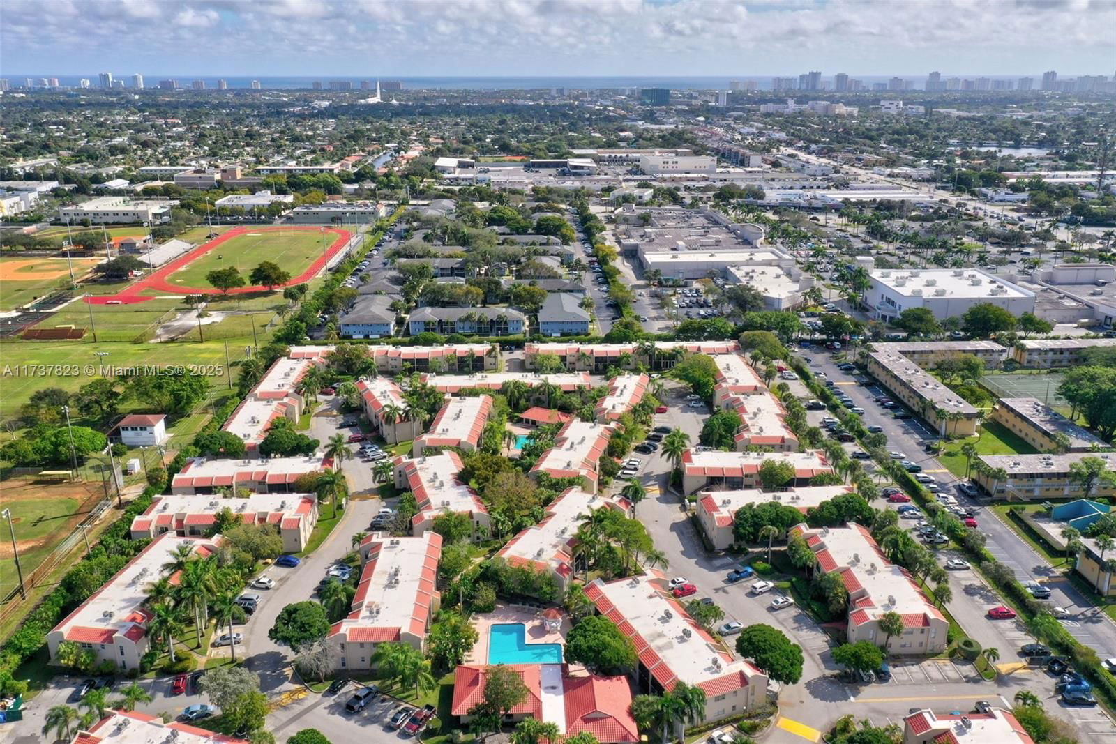 Real estate property located at 5350 6th Ave D11, Broward, Embarcadero Condo, Oakland Park, FL