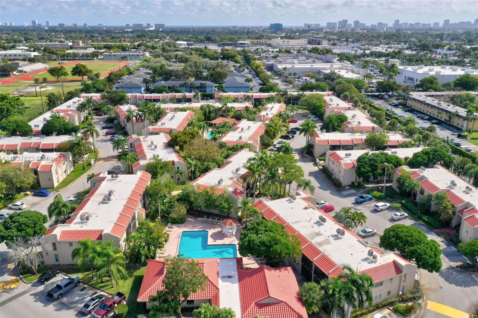 Real estate property located at 5350 6th Ave D11, Broward, Embarcadero Condo, Oakland Park, FL