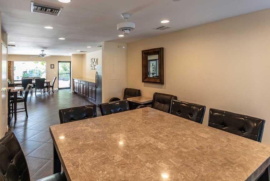 Real estate property located at 5350 6th Ave D11, Broward, Embarcadero Condo, Oakland Park, FL