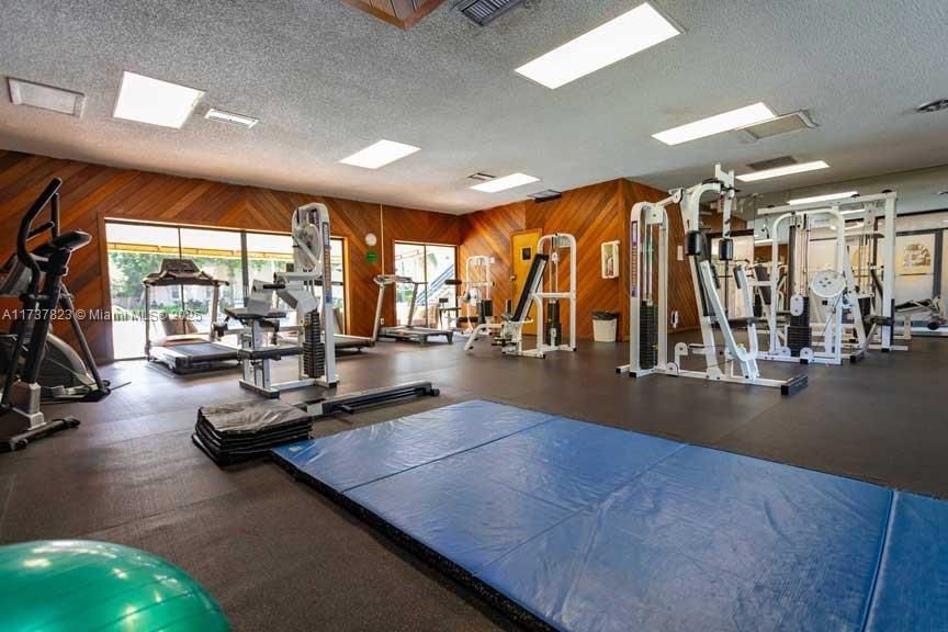 Real estate property located at 5350 6th Ave D11, Broward, Embarcadero Condo, Oakland Park, FL