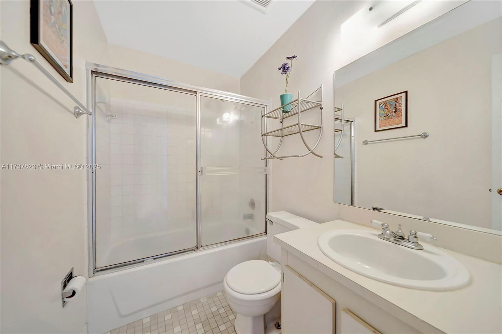 Real estate property located at 5350 6th Ave D11, Broward, Embarcadero Condo, Oakland Park, FL