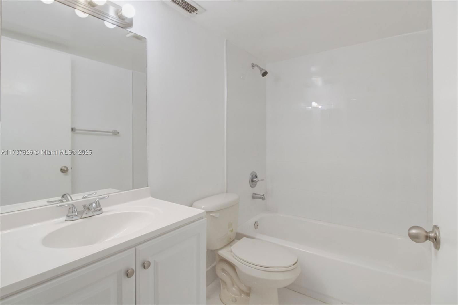 Real estate property located at 8680 212th St #107, Miami-dade, Le Club At Old Cutler Con, Cutler Bay, FL