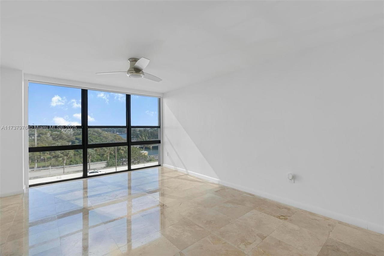 Real estate property located at 600 36th St #414, Miami-dade, Charter Club Condo, Miami, FL