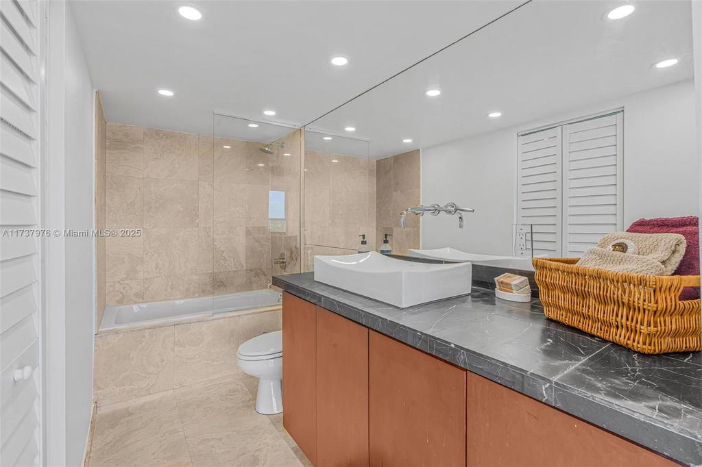 Real estate property located at 600 36th St #414, Miami-dade, Charter Club Condo, Miami, FL