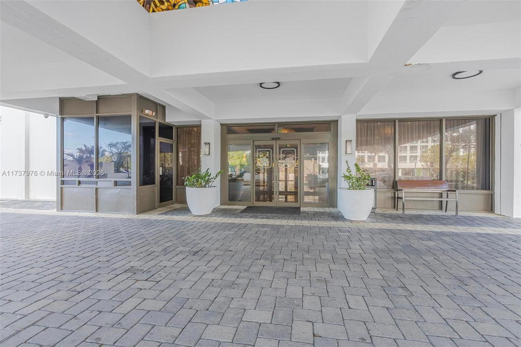 Real estate property located at 600 36th St #414, Miami-dade, Charter Club Condo, Miami, FL