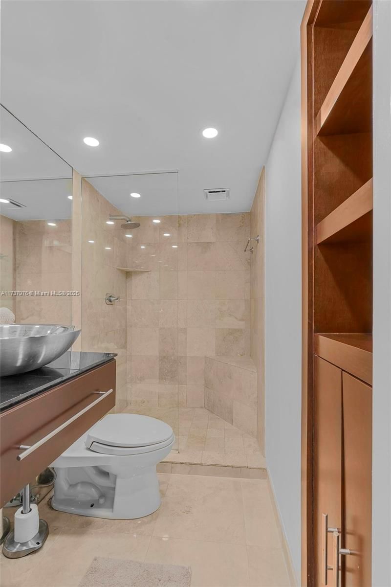 Real estate property located at 600 36th St #414, Miami-dade, Charter Club Condo, Miami, FL