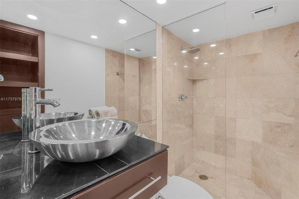 Real estate property located at 600 36th St #414, Miami-dade, Charter Club Condo, Miami, FL