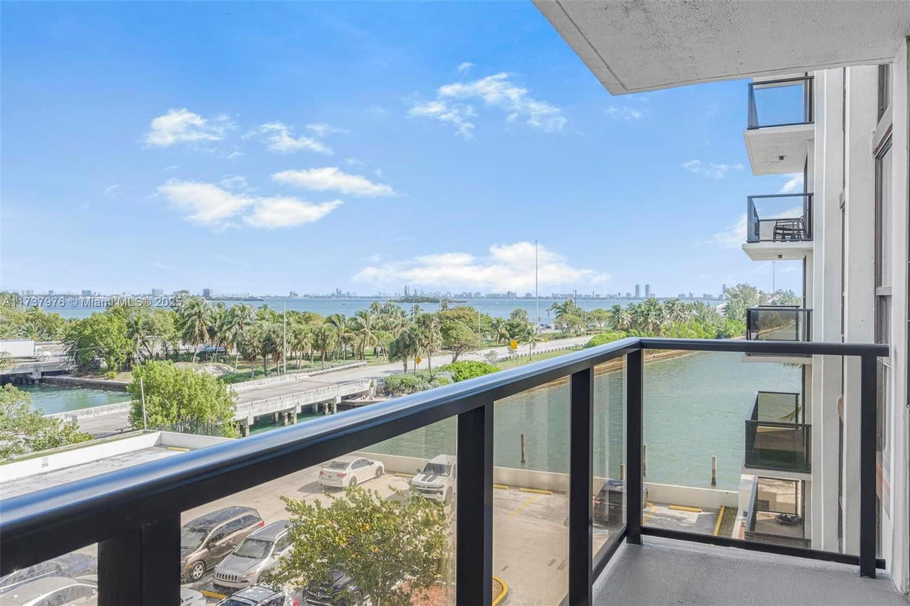 Real estate property located at 600 36th St #414, Miami-dade, Charter Club Condo, Miami, FL