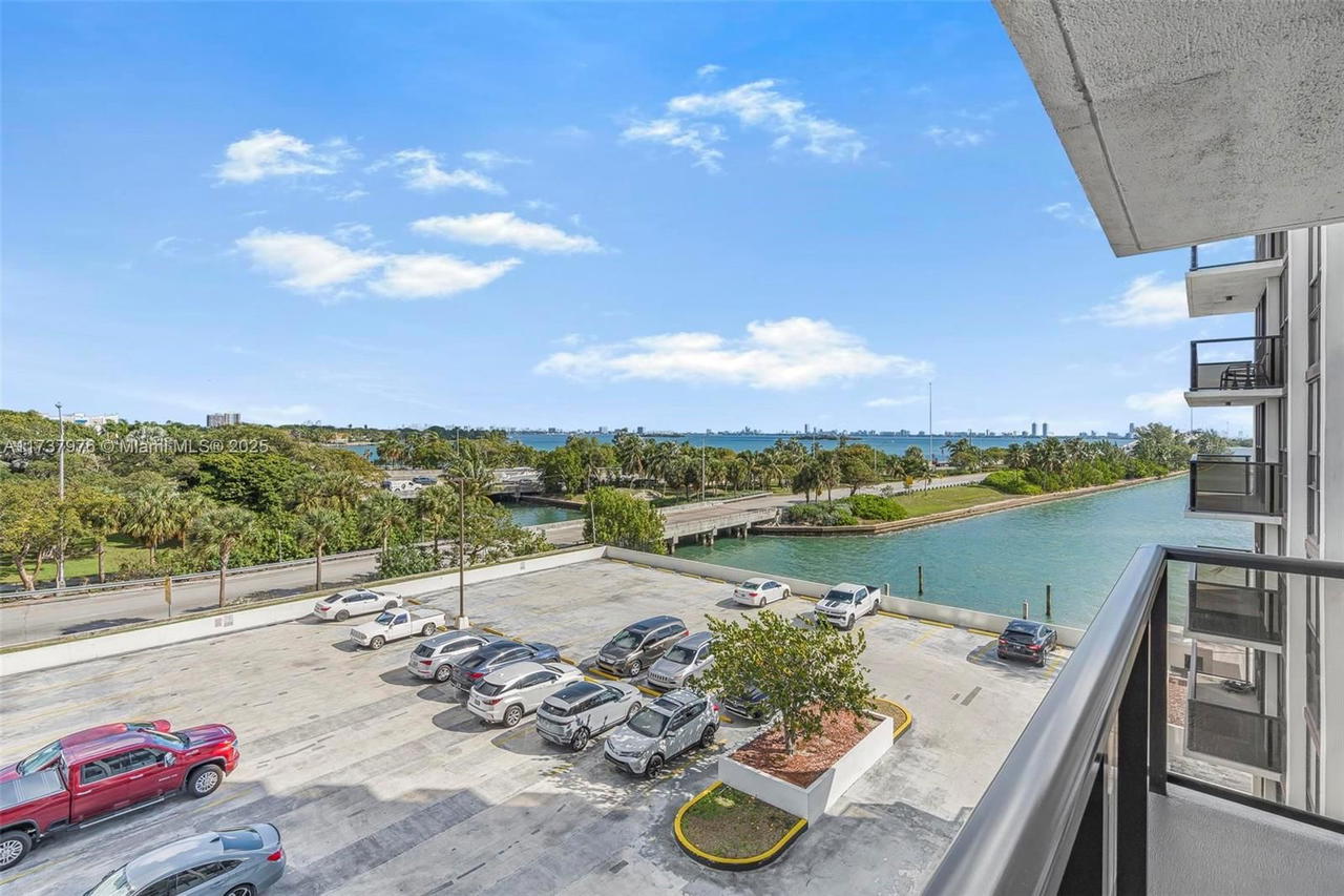 Real estate property located at 600 36th St #414, Miami-dade, Charter Club Condo, Miami, FL