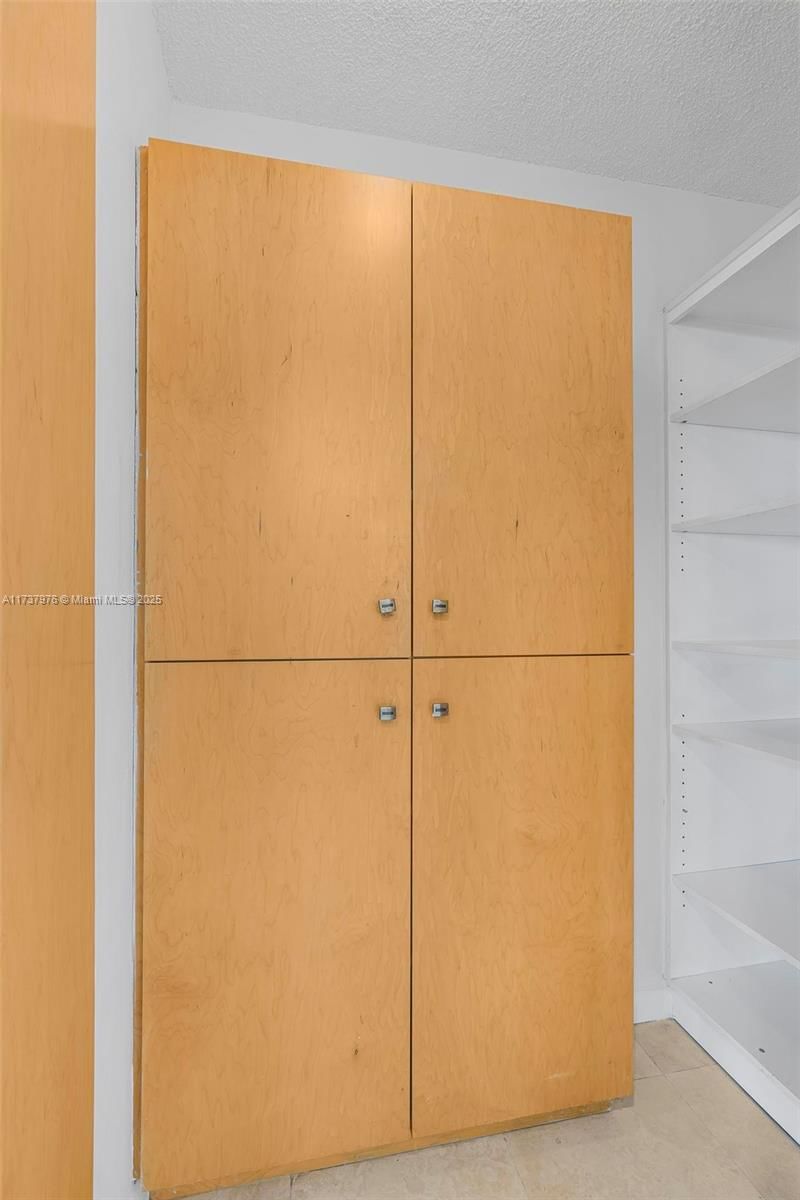 Real estate property located at 600 36th St #414, Miami-dade, Charter Club Condo, Miami, FL