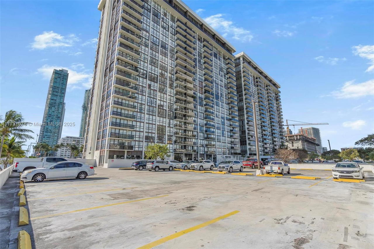 Real estate property located at 600 36th St #414, Miami-dade, Charter Club Condo, Miami, FL
