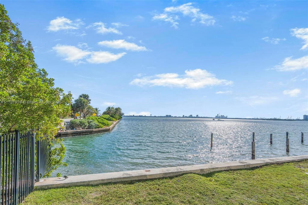 Real estate property located at 600 36th St #414, Miami-dade, Charter Club Condo, Miami, FL