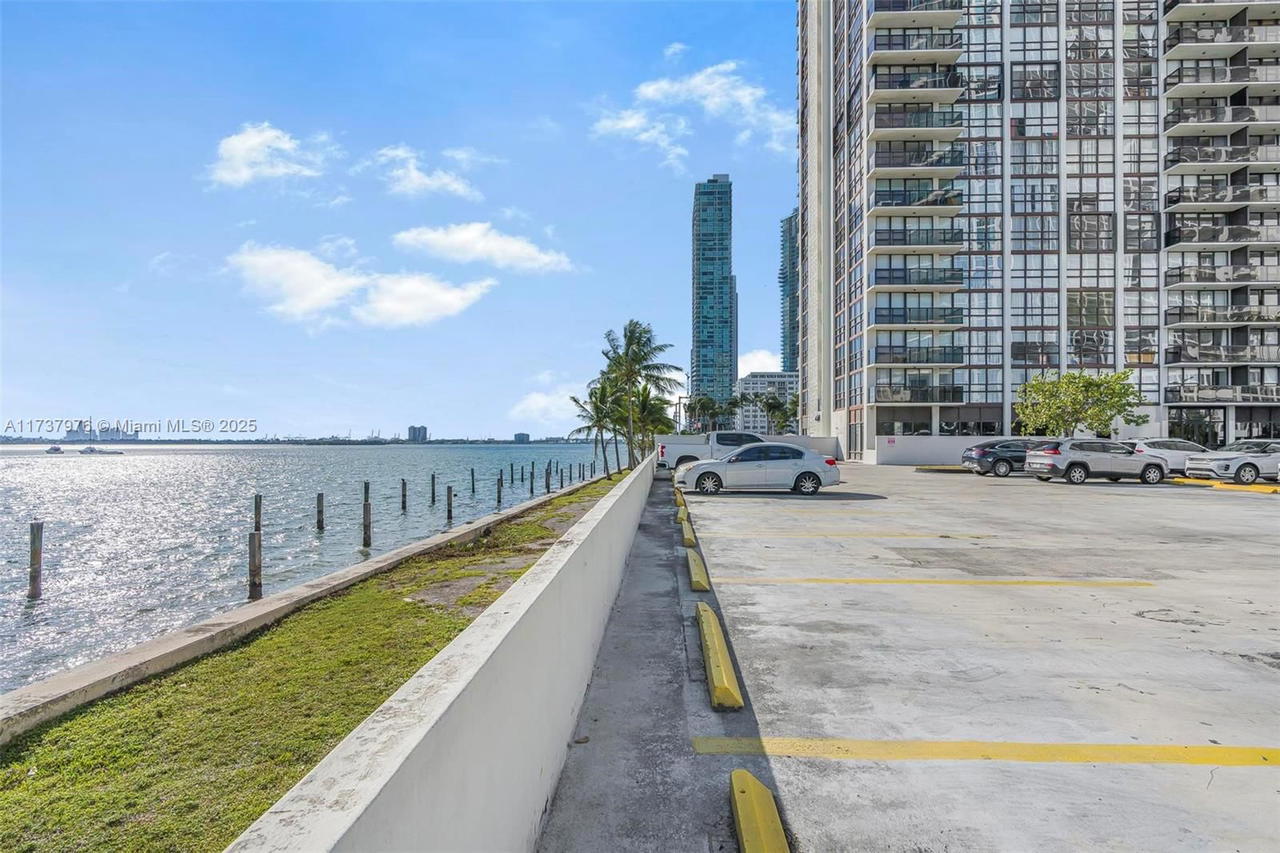 Real estate property located at 600 36th St #414, Miami-dade, Charter Club Condo, Miami, FL