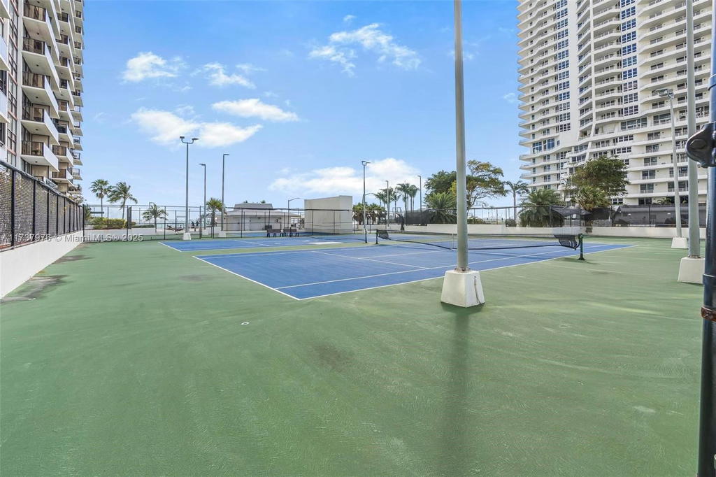 Real estate property located at 600 36th St #414, Miami-dade, Charter Club Condo, Miami, FL