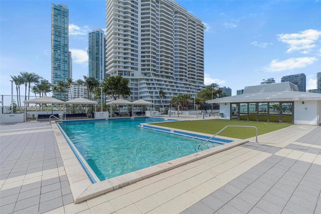 Real estate property located at 600 36th St #414, Miami-dade, Charter Club Condo, Miami, FL