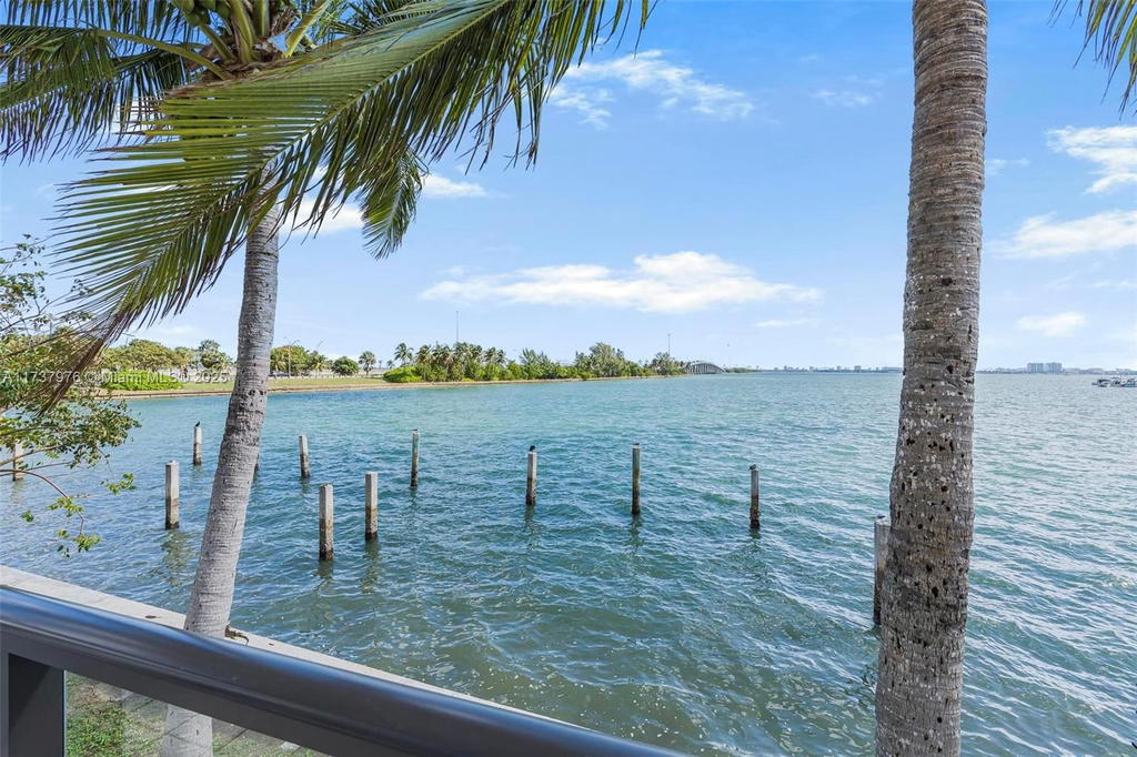 Real estate property located at 600 36th St #414, Miami-dade, Charter Club Condo, Miami, FL