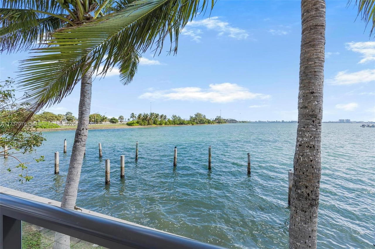 Real estate property located at 600 36th St #414, Miami-dade, Charter Club Condo, Miami, FL