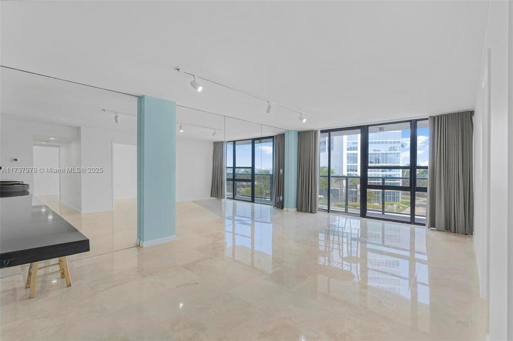 Real estate property located at 600 36th St #414, Miami-dade, Charter Club Condo, Miami, FL