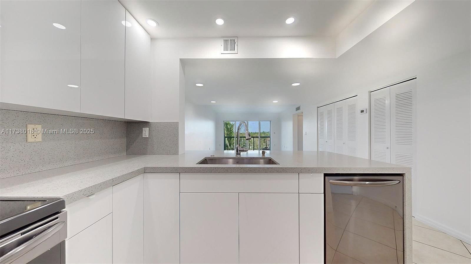 Real estate property located at 10155 9th St Cir #4-403, Miami-dade, Las Brisas Village Condo, Miami, FL